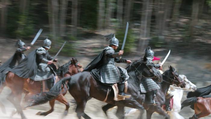 江山北望评测：在美女包围的赛道里，这部权谋互动影游带来了新空气吗？