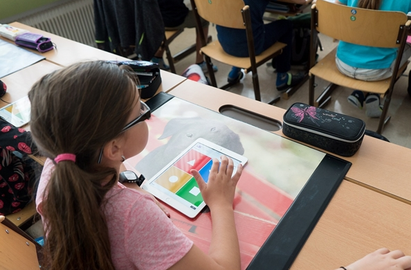 AI冲击下，多所高校外语专业停招或合并，未来怎么转型？