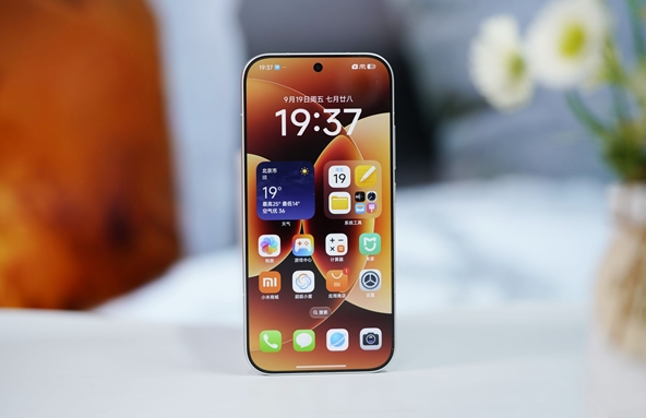 2026年全球智能手机市场量减价升，存储成本上涨是主因