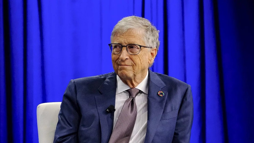 比尔盖茨谈人工智能：风险泡沫并存，医疗农业潜力大