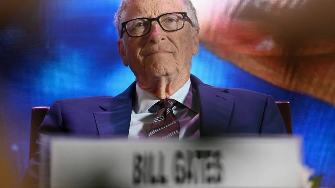 比尔盖茨谈人工智能：风险泡沫并存，医疗农业潜力大