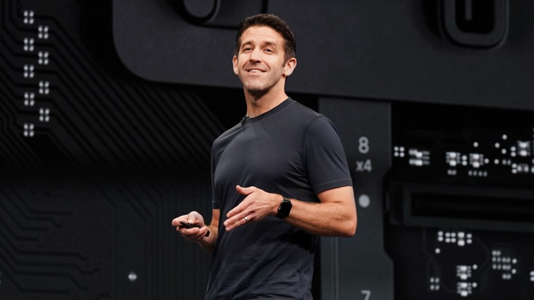 苹果库克委任特努斯负责设计战略，或为未来管理层过渡做铺垫