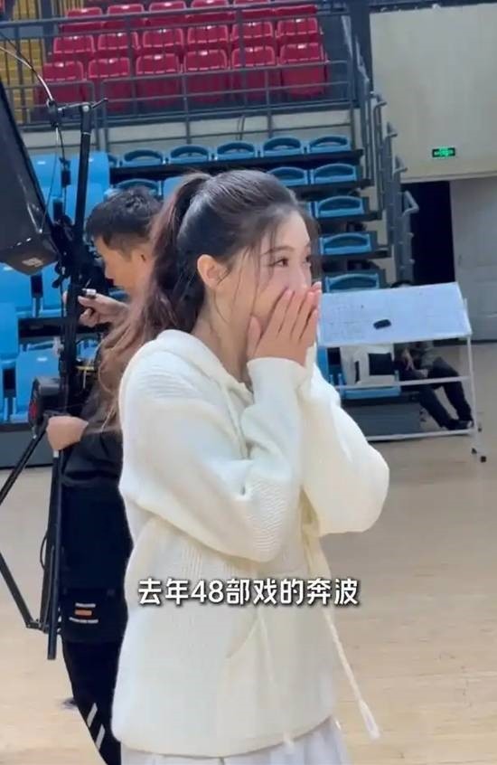 短剧女演员李安娜全年无休高强度拍戏，五年没能回家吃团圆饭