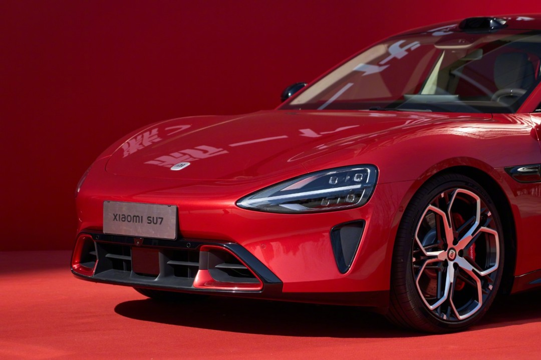 小米汽车SU7新配色赤霞红亮相，预售价22.99万 - 30.99万