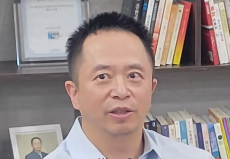 周鸿祎回应360是否发力AI眼镜：难做，还是专注智能体吧