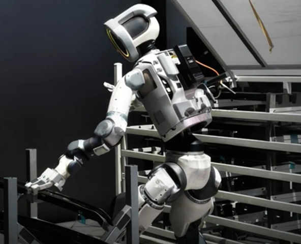 周鸿祎预测3年内机器人价降至3万，行业面临挑战