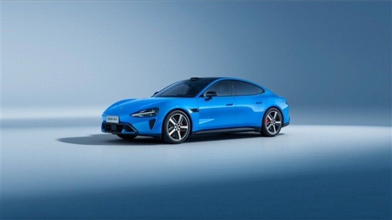 小米汽车新一代SU7内饰新配色，预售开启价格涨，配置升级亮点多