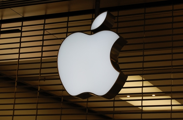 iPhone 17e开售，价格降补贴后超实惠，首销5天卖2.3万台