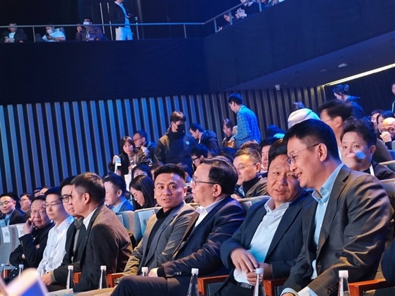 昨晚小米SU7上市，雷军谈造车成功原因及各界反应