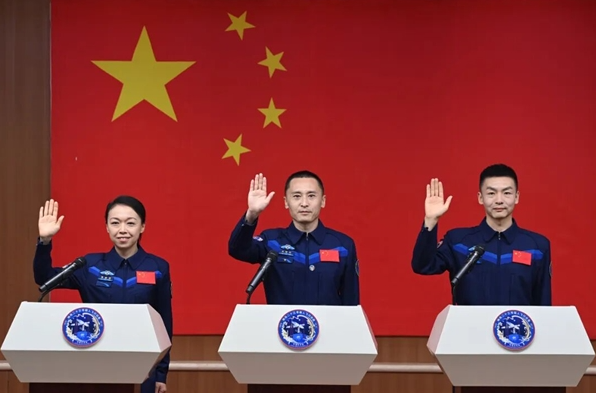 神舟二十三号乘组亮相，多个首次，朱杨柱等航天员准备好了
