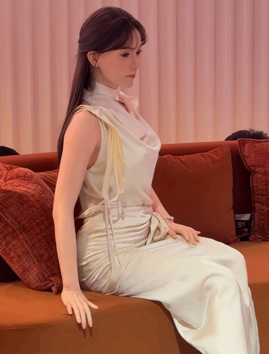 优必选超逼真机器人U1来了，起售12万，像底特律变人成真
