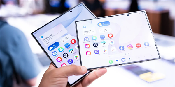 苹果等6年才出折叠屏iPhone，折痕问题终于被三星解决了