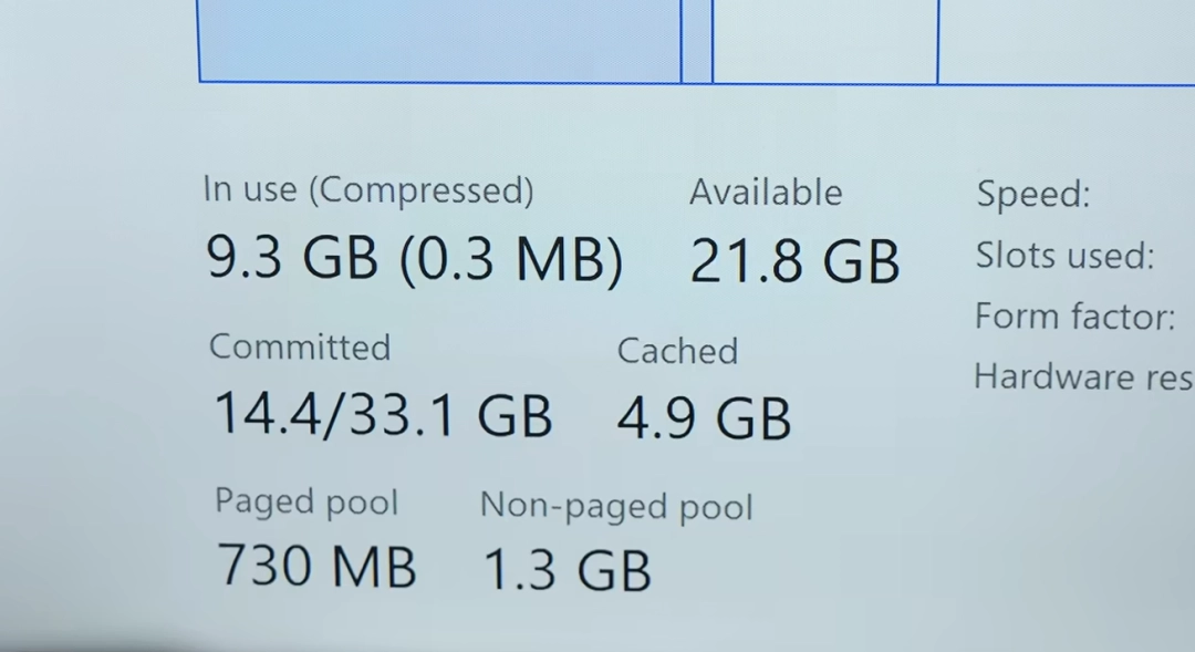 Win11建议32G内存引热议 实测对比Linux占用 游戏真需要吗