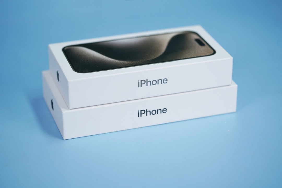 苹果新CEO上任首日，传闻新iPhone附赠充电头？官方回应辟谣