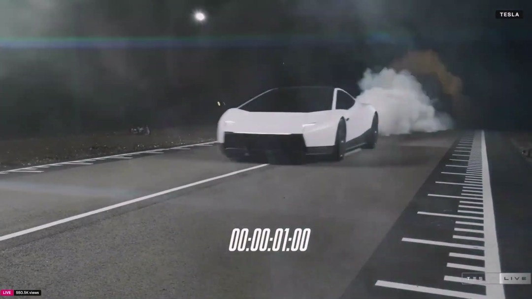 特斯拉新车能后空翻？0.8秒破百，马斯克称2028上市